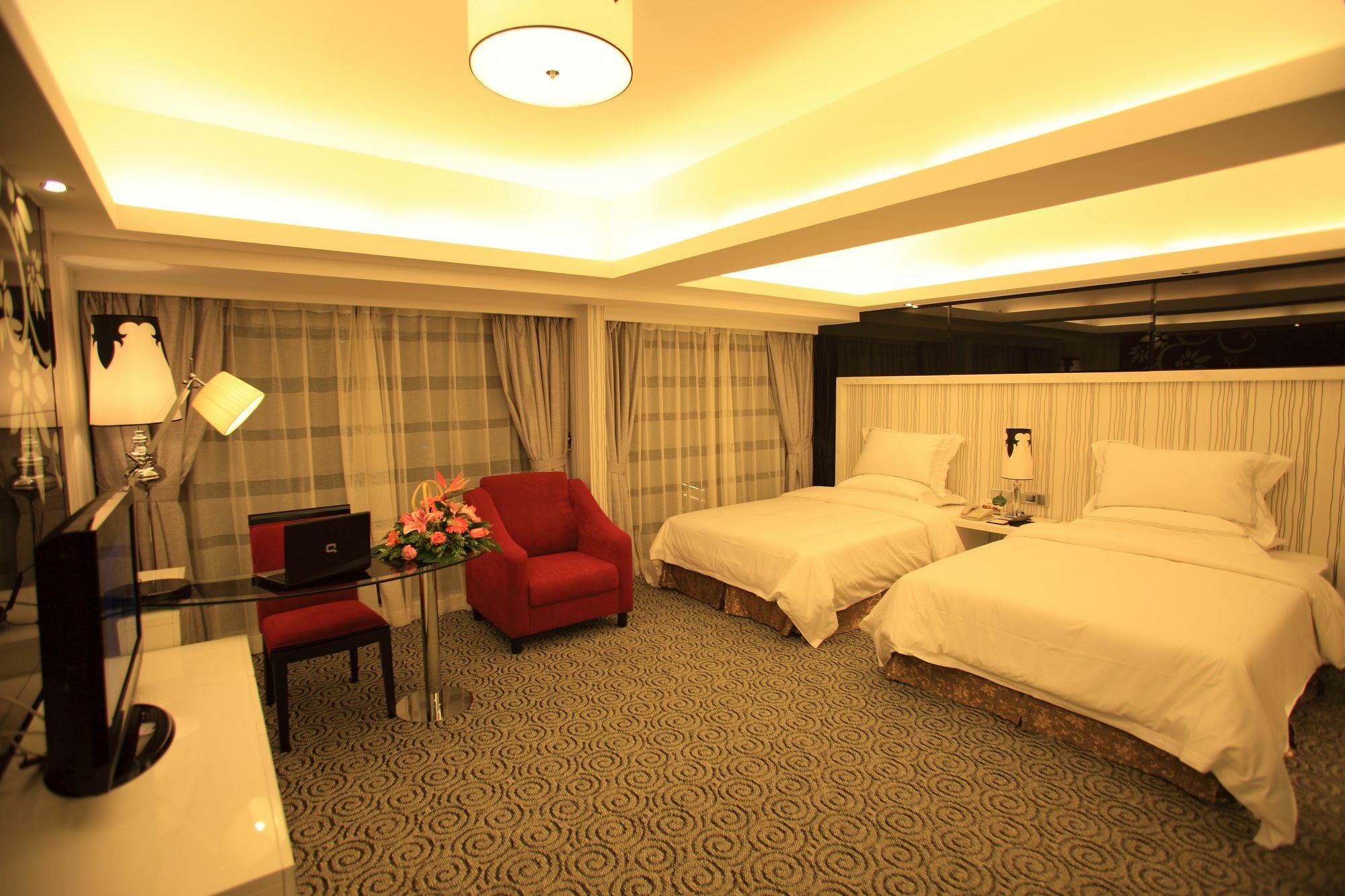 Perthden Hotel Шънджън Екстериор снимка