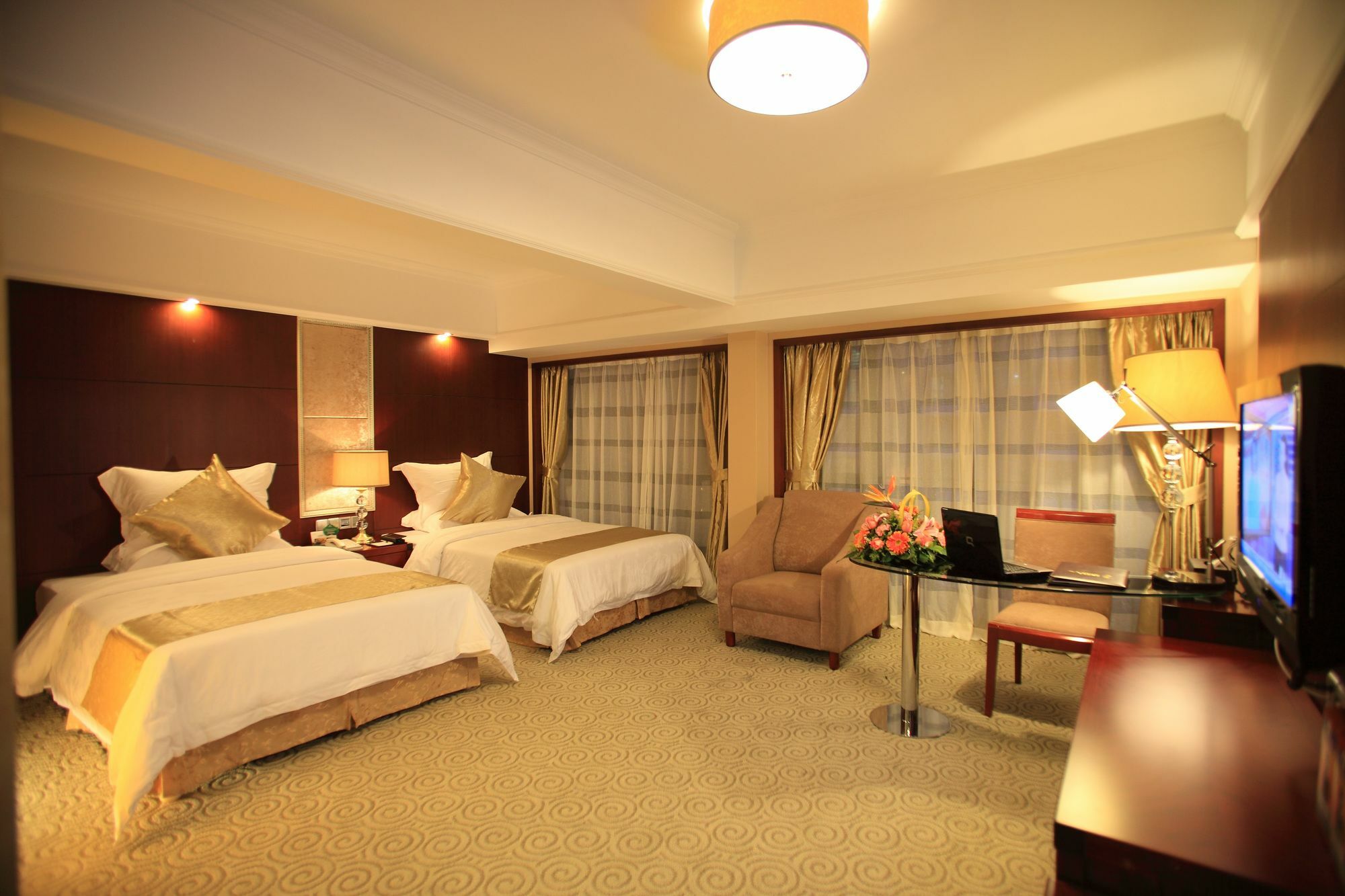 Perthden Hotel Шънджън Екстериор снимка