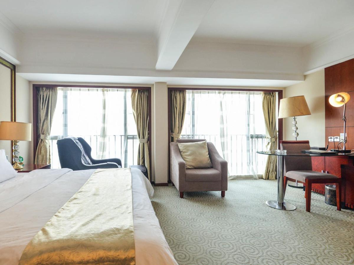 Perthden Hotel Шънджън Екстериор снимка